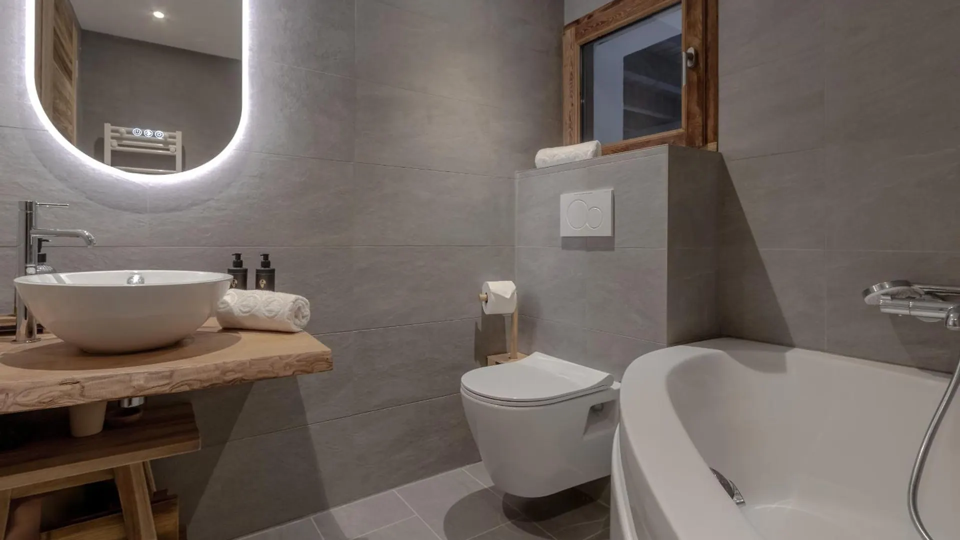 Chalet Des Eaux Rousses -Renove -Prive - Vues 360 Mont Blanc Les Houches 0*,  France